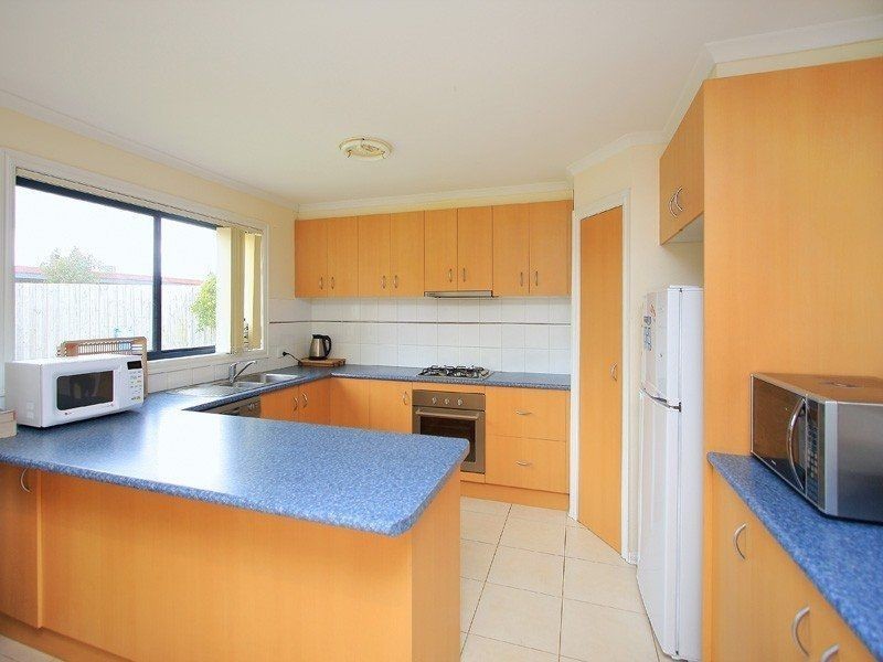 2 Windsor Grange, Skye VIC 3977