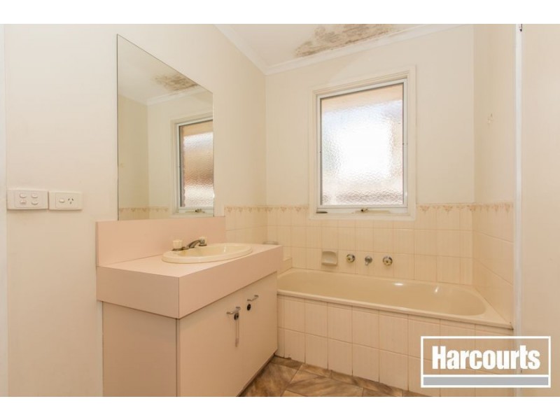 11 Glenn close, Cranbourne West VIC 3977