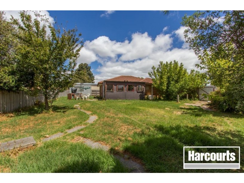 11 Glenn close, Cranbourne West VIC 3977