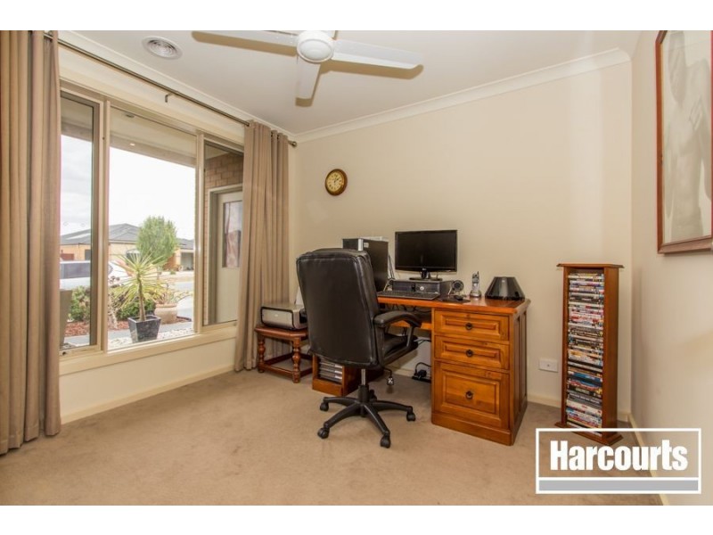 150 Rosebank Drive, Cranbourne North VIC 3977