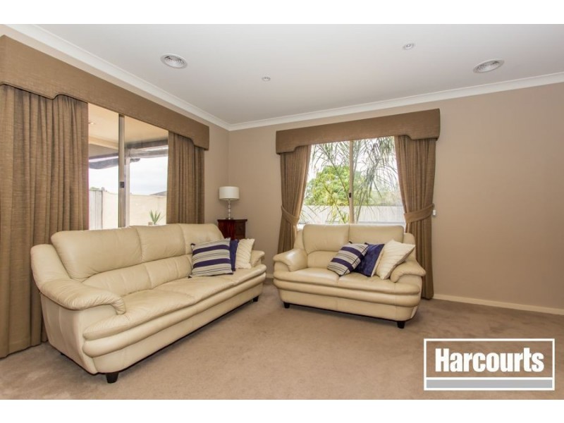 150 Rosebank Drive, Cranbourne North VIC 3977
