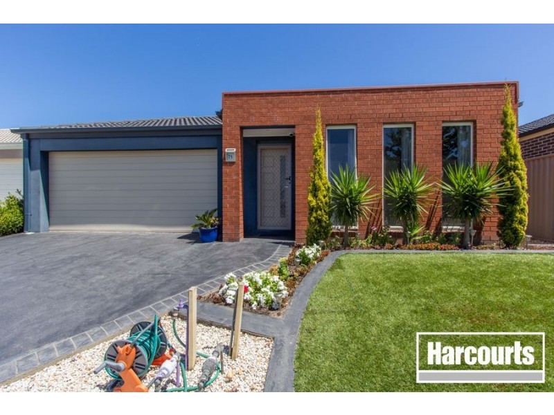 71 Broad Oak Drive, Cranbourne East VIC 3977