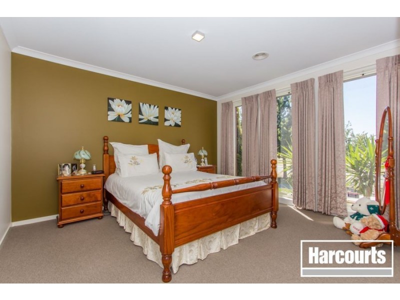 71 Broad Oak Drive, Cranbourne East VIC 3977