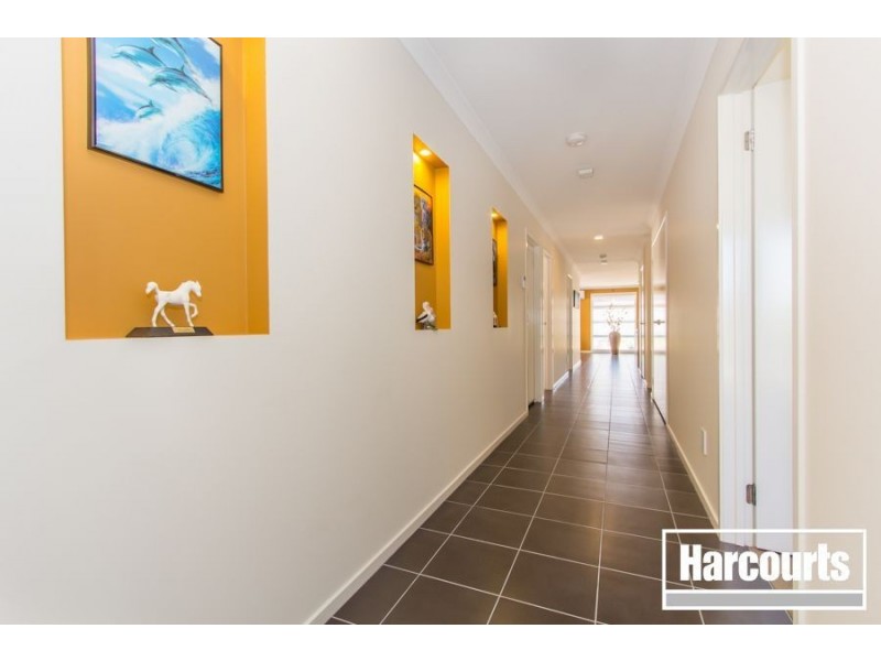 71 Broad Oak Drive, Cranbourne East VIC 3977