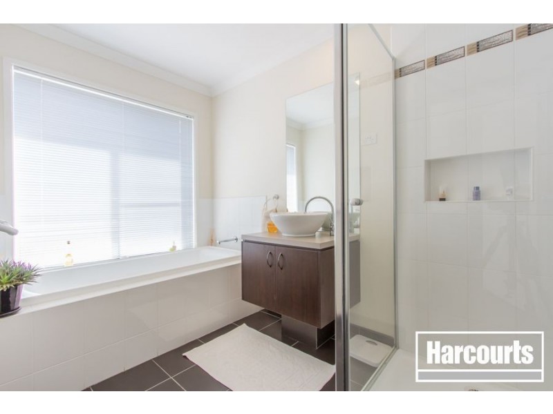 71 Broad Oak Drive, Cranbourne East VIC 3977