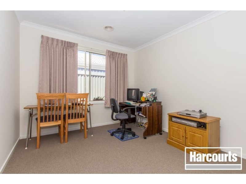 71 Broad Oak Drive, Cranbourne East VIC 3977