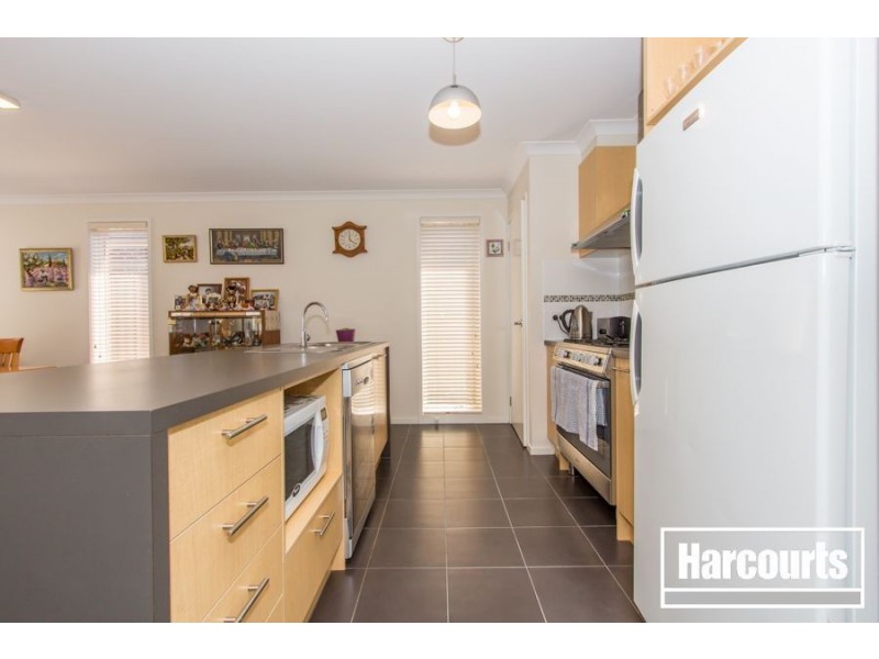 71 Broad Oak Drive, Cranbourne East VIC 3977