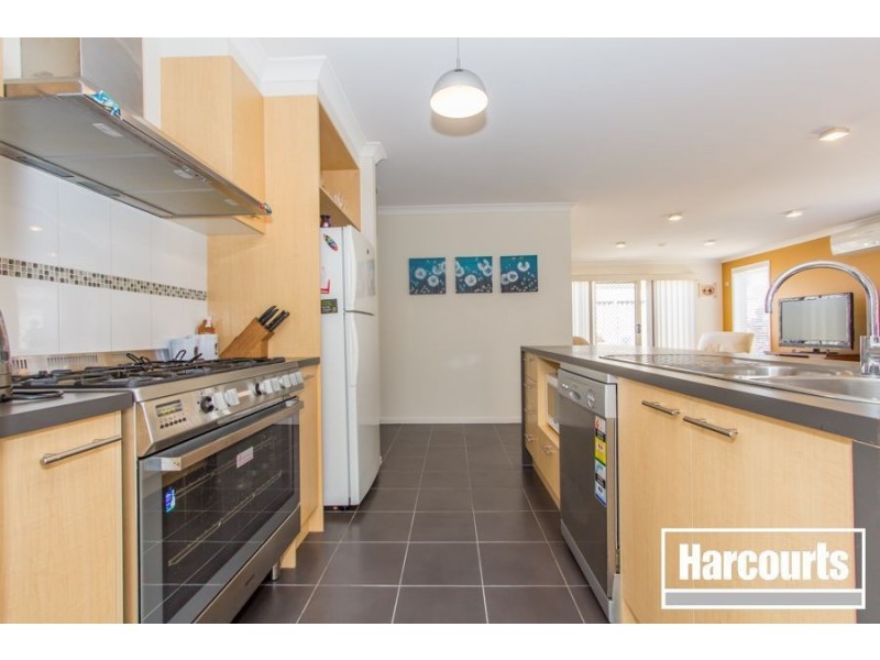 71 Broad Oak Drive, Cranbourne East VIC 3977