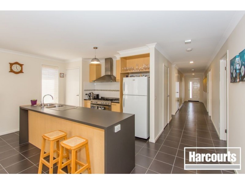 71 Broad Oak Drive, Cranbourne East VIC 3977