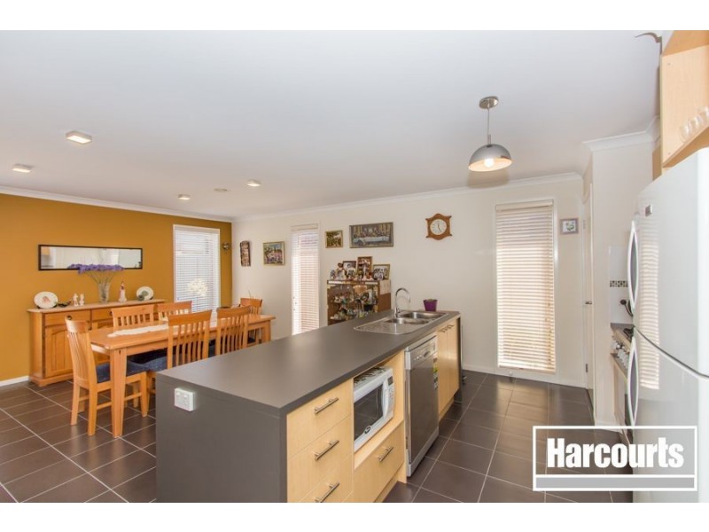 71 Broad Oak Drive, Cranbourne East VIC 3977