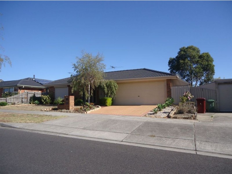 82 Courtenany Avenue, Cranbourne VIC 3977