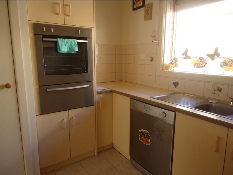 82 Courtenany Avenue, Cranbourne VIC 3977