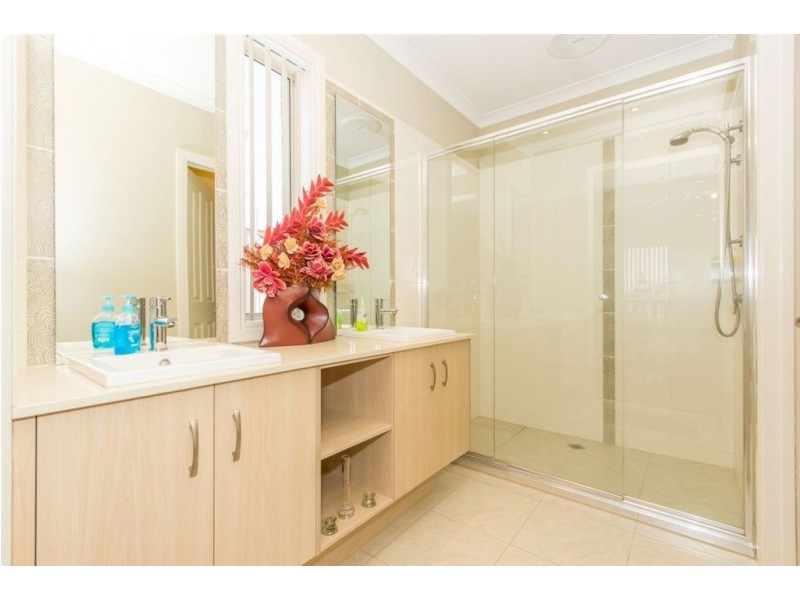 122 Rosebank drive, Cranbourne North VIC 3977