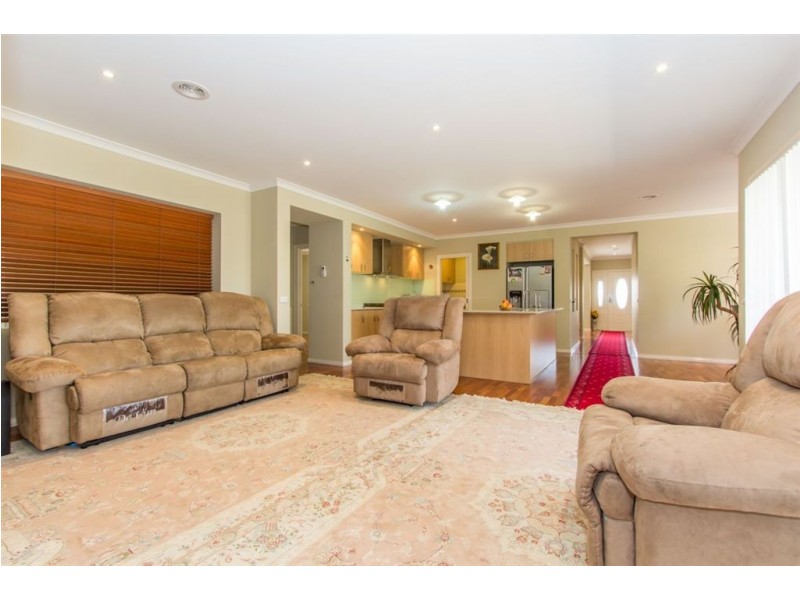 122 Rosebank drive, Cranbourne North VIC 3977