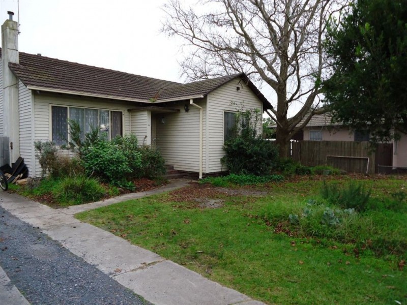 39 Pine Street, Frankston North VIC 3200