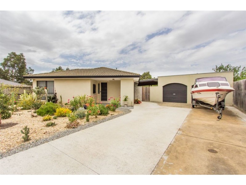 14 Kennedy Court, Cranbourne North VIC 3977