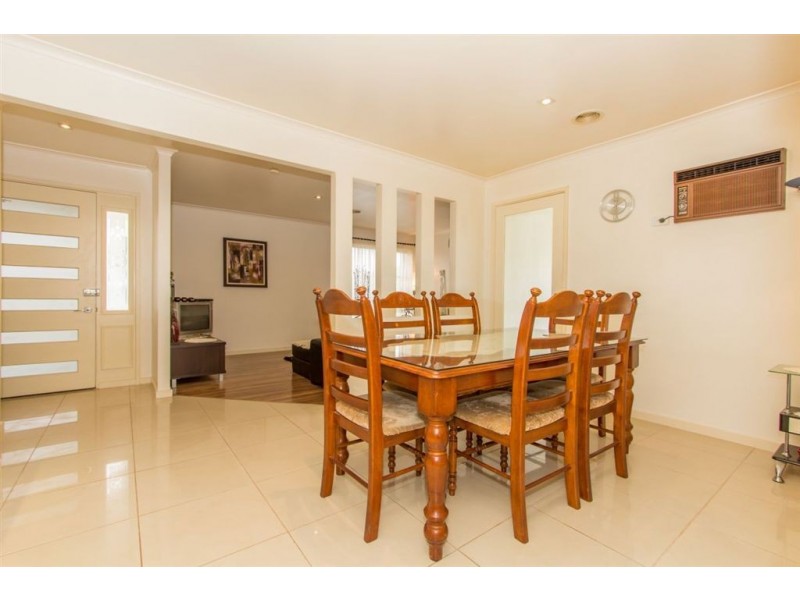 14 Kennedy Court, Cranbourne North VIC 3977