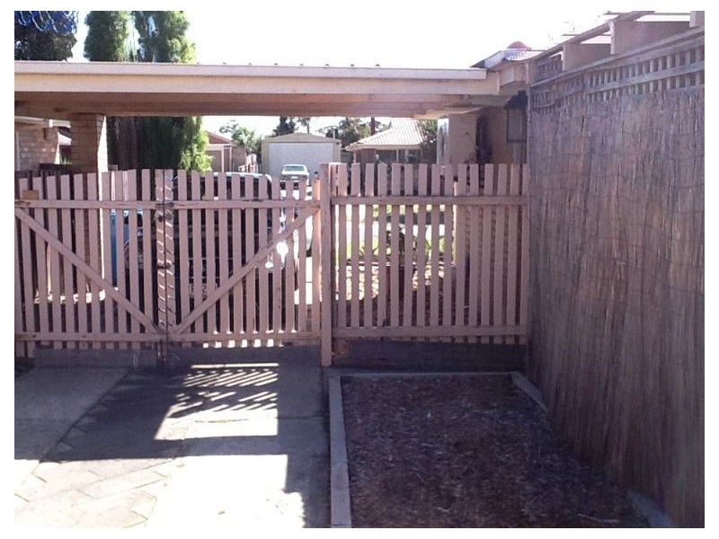 6 Rebecca Court, Cranbourne North VIC 3977