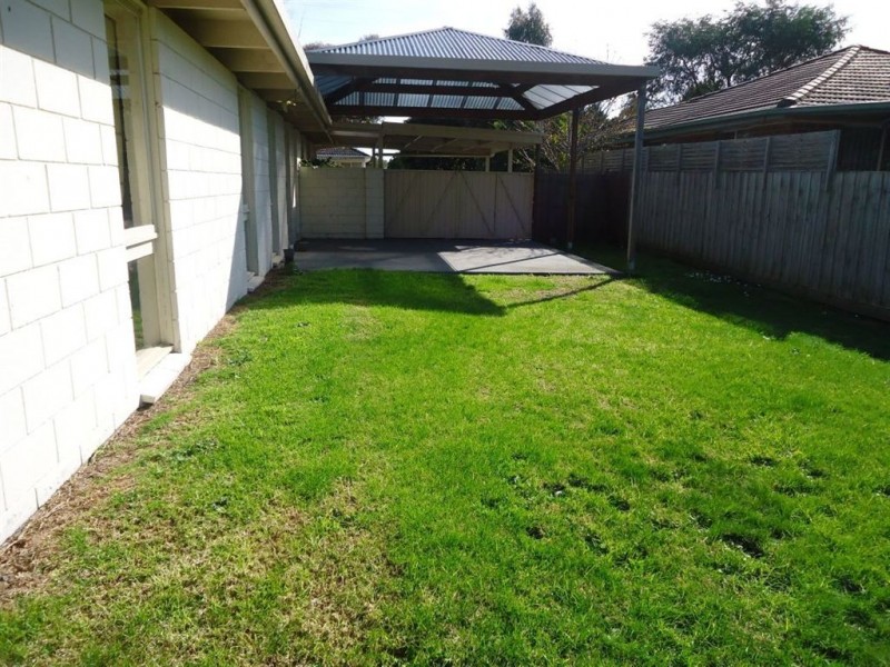 18 Ainsleigh Court, Cranbourne VIC 3977