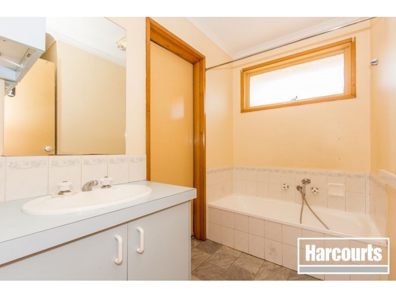 20 Terrence Drive, Cranbourne North VIC 3977