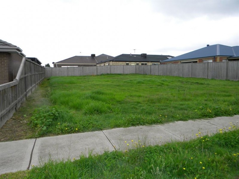 40 Westmoreland Avenue, Cranbourne North VIC 3977