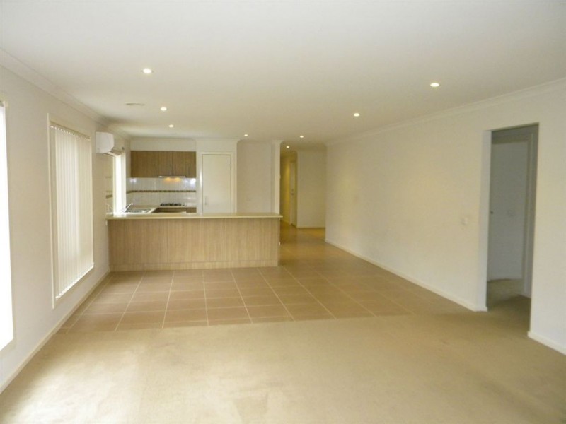 10 Islington Avenue, Cranbourne North VIC 3977