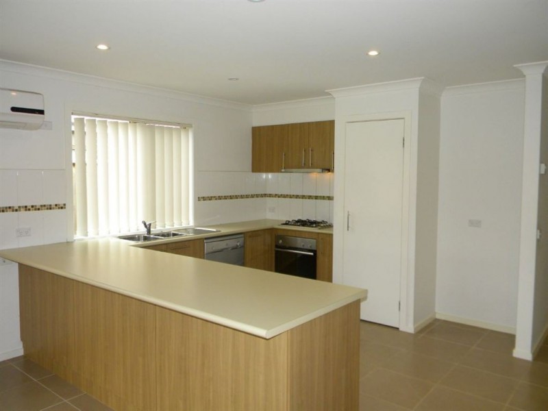 10 Islington Avenue, Cranbourne North VIC 3977