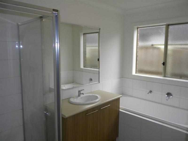 10 Islington Avenue, Cranbourne North VIC 3977