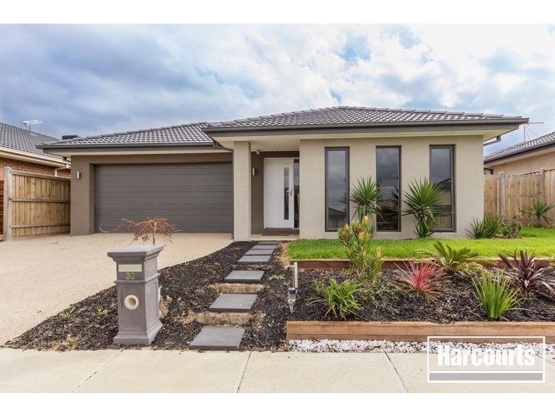 30 Long Street, Cranbourne South VIC 3977