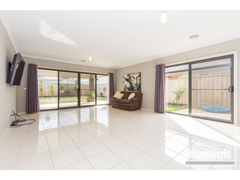 30 Long Street, Cranbourne South VIC 3977