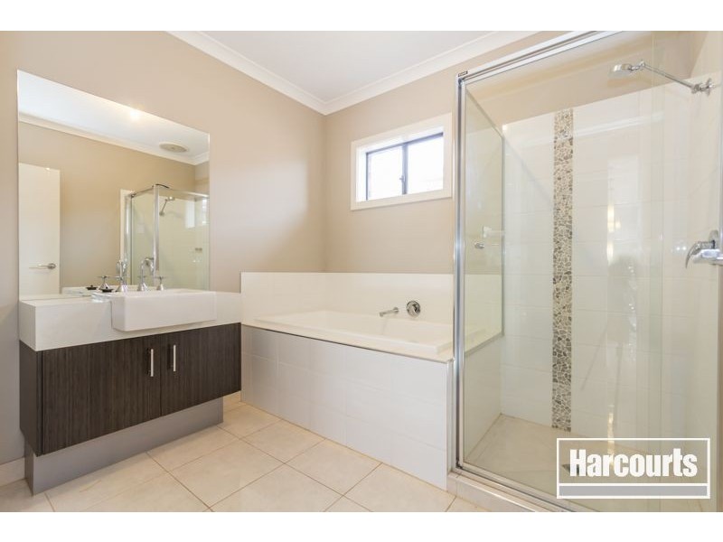 30 Long Street, Cranbourne South VIC 3977