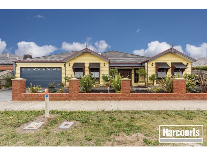 33 Dunferline Crescent, Cranbourne VIC 3977