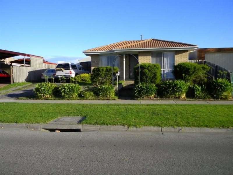 28 Godwin Crescent, Cranbourne North VIC 3977