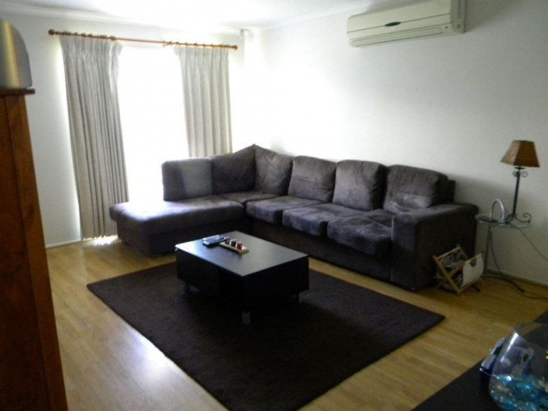 28 Godwin Crescent, Cranbourne North VIC 3977