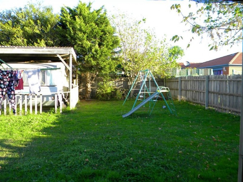 28 Godwin Crescent, Cranbourne North VIC 3977