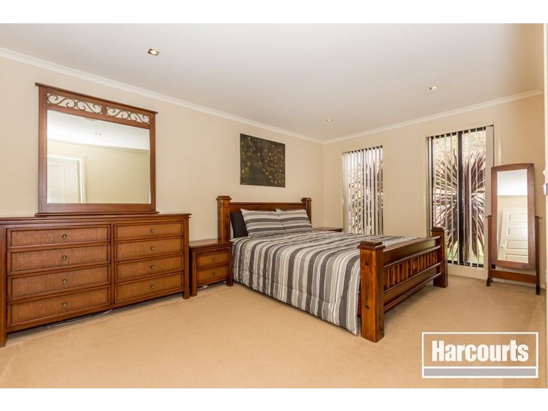 25 Bronson Circuit, Cranbourne North VIC 3977