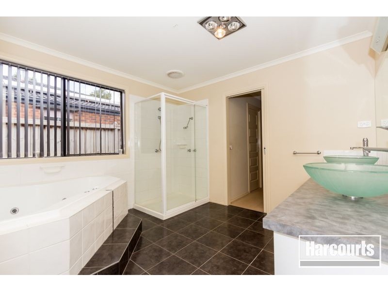 25 Bronson Circuit, Cranbourne North VIC 3977