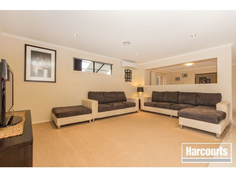 25 Bronson Circuit, Cranbourne North VIC 3977