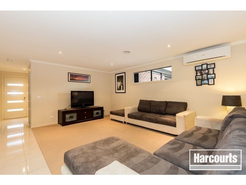 25 Bronson Circuit, Cranbourne North VIC 3977