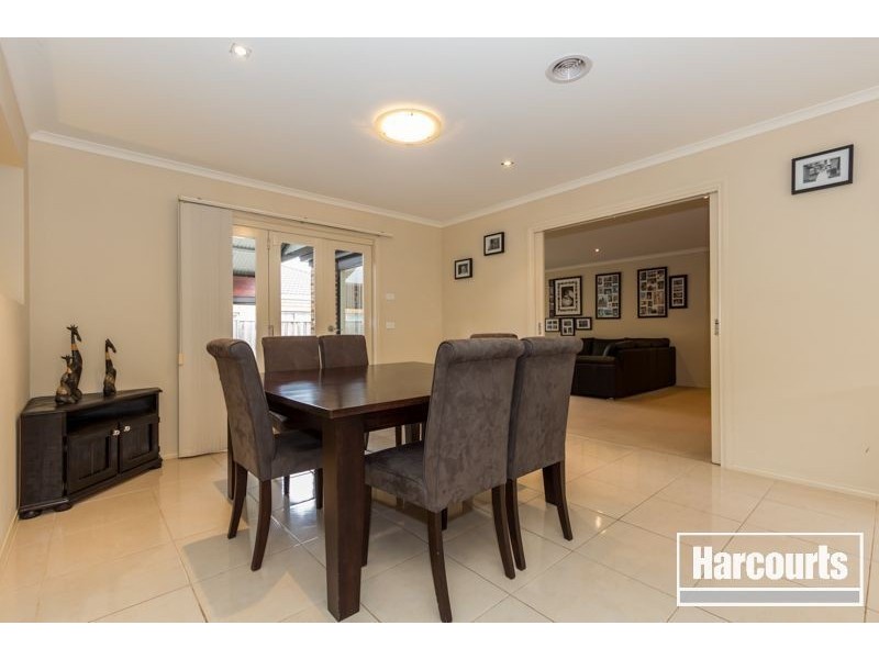 25 Bronson Circuit, Cranbourne North VIC 3977