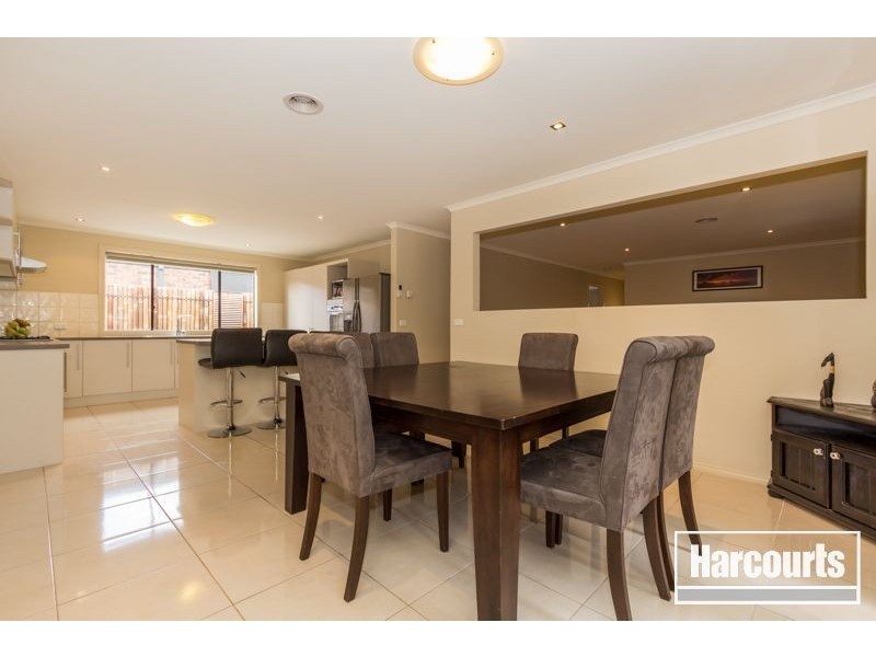 25 Bronson Circuit, Cranbourne North VIC 3977