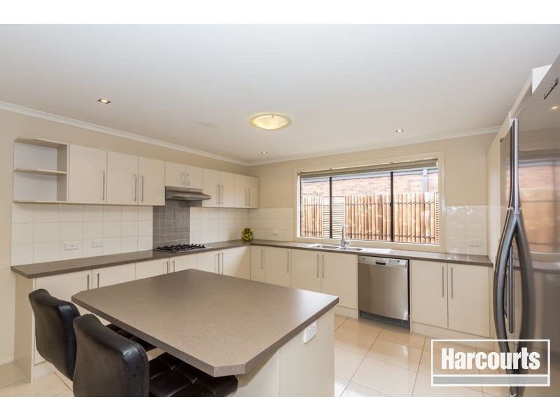 25 Bronson Circuit, Cranbourne North VIC 3977