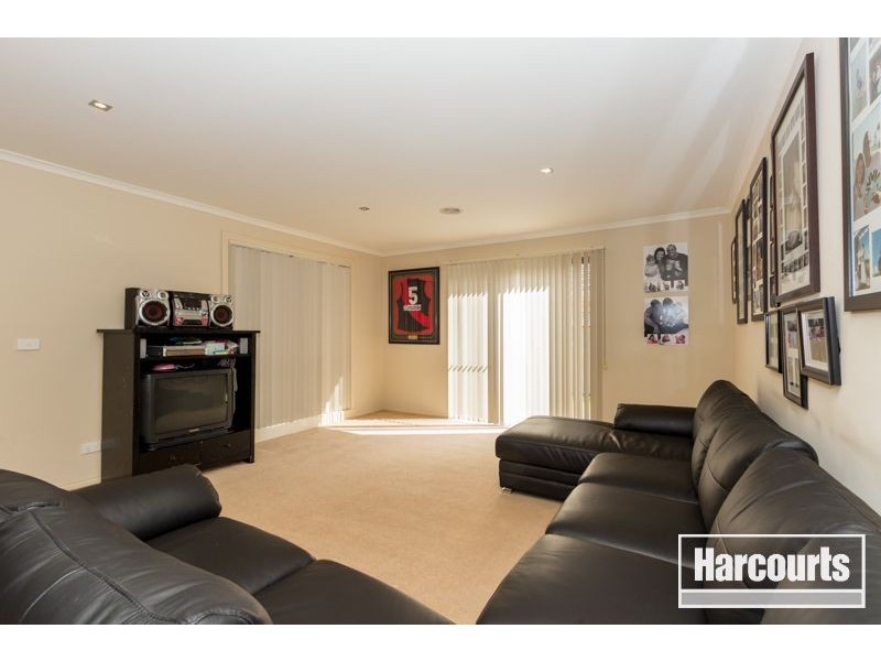 25 Bronson Circuit, Cranbourne North VIC 3977