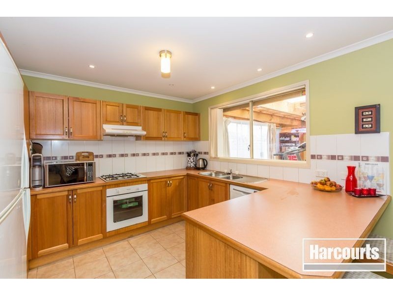 9 Weathertop Way, Cranbourne East VIC 3977