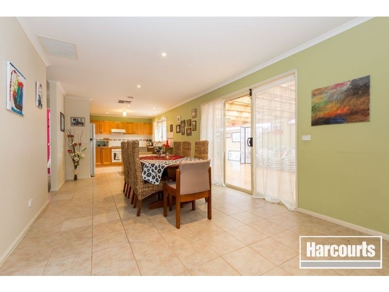 9 Weathertop Way, Cranbourne East VIC 3977
