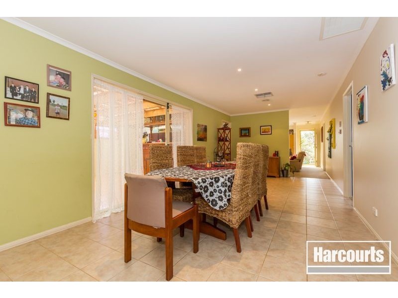 9 Weathertop Way, Cranbourne East VIC 3977