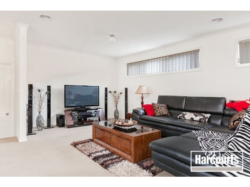 26 Hawkeseye Way, Cranbourne East VIC 3977