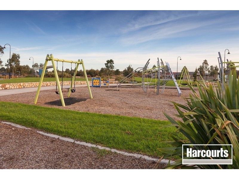 26 Hawkeseye Way, Cranbourne East VIC 3977