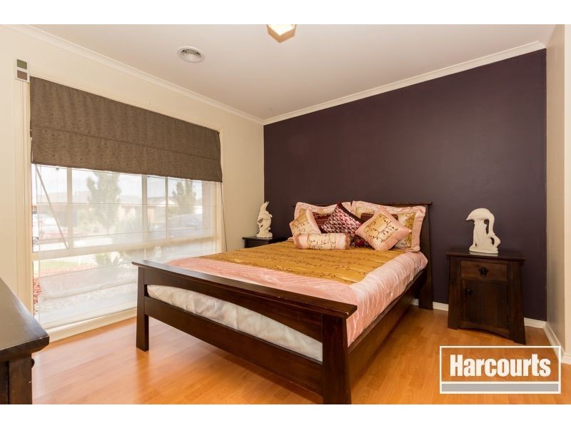 10 Mingay Place, Cranbourne West VIC 3977