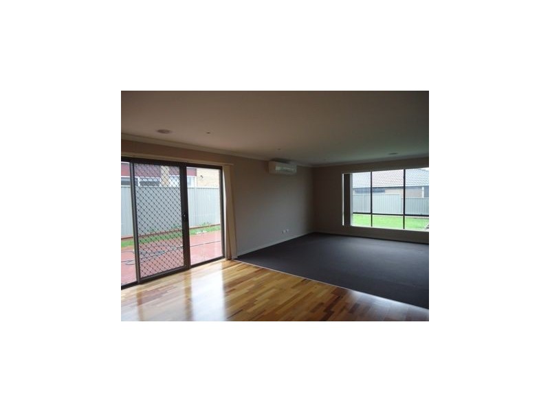15 Pipetrack Circuit, Cranbourne East VIC 3977